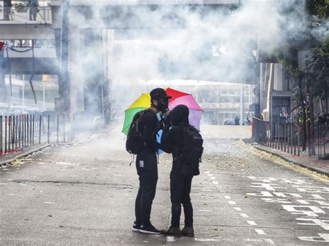 Hong Kong Si Infiamma La Protesta Degli Ombrelli