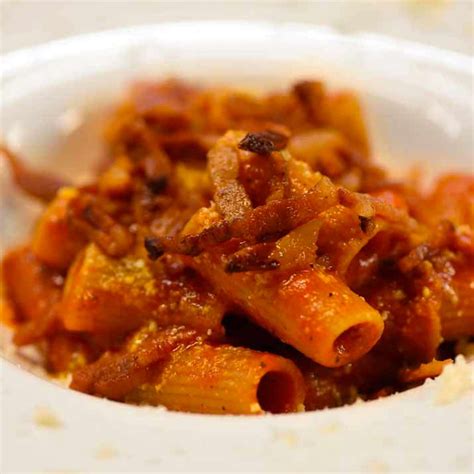 Rigatoni Cocco Allamatriciana Con Guanciale Croccante Di Cinta