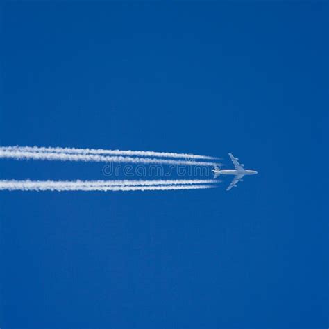 Airplane Flying High Royalty Free Stock Images - Image: 2765089