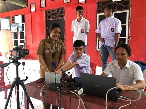 Jemput Bola Disdukcapil Sitaro Keliling Sma Dan Smk Rekam Data E Ktp