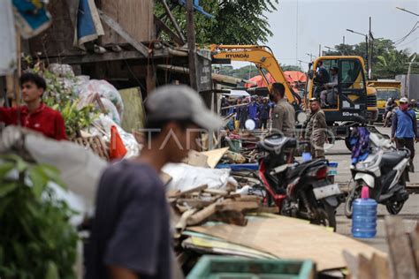 Penertiban Bangunan Liar Di Tangerang Antara Foto