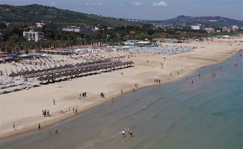 Con Il Bel Tempo Tornano I Turisti Sulle Spiagge Teramane Rete