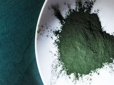 Spirulina: 11 health benefits and nutrition