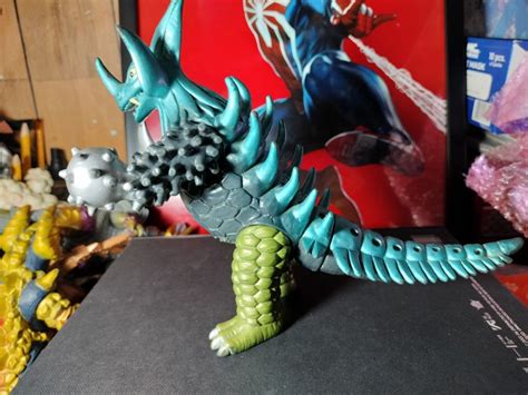 Vintage Ultraman Kaiju Bandai Ultra Monster Series Tyran