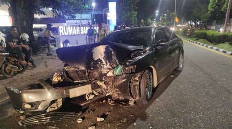 Tragis Pelajar Bawa Mobil Pelat Merah Tabrakan Di Depan RS Siloam