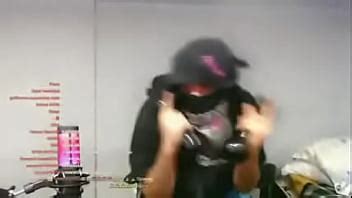 Gordo filha da puta dançando ei psiu no cio igual cachorro XVIDEOS