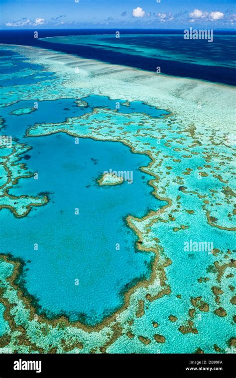 Aerial view great barrier reef hi-res stock photography and images - Alamy