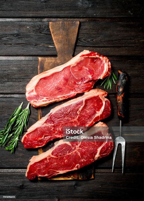 Steak Daging Sapi Marmer Mentah Foto Stok Unduh Gambar Sekarang