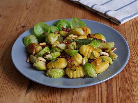 Gnocchi Pfanne Mit Rosenkohl Von Dunja66 Chefkoch