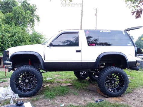 1997 Chevrolet Tahoe Wheel Offset Aggressive 1 Outside Fender Lifted