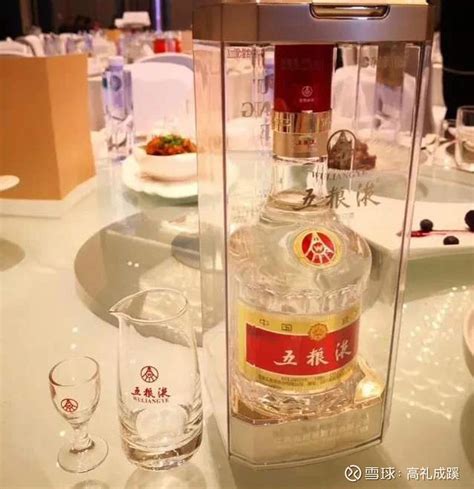 买到假酒后 山东青岛，一男子到烟酒店购买30瓶高度数 五粮液 白酒时，老板只有20瓶现货。随后双方约定男子先支付29760元买走20 雪球