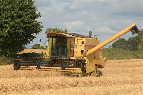 New Holland Tx Combine Harvester Cutting Winter Barley Flickr