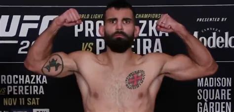 Ufc 295 Benoît Saint Denis Valide Sa Pesée