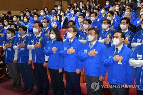 더불어민주당 전국동시지방선거 및 재·보궐선거 통합선거대책위원회 출범식 연합뉴스