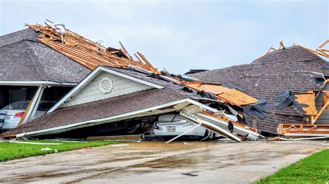 'Everything's gone': Deadly tornadoes destroy homes in southern US