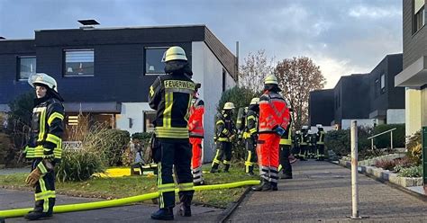 Brand In Bielefeld Besonderer Helfer Rettet Hausbewohner Nw De