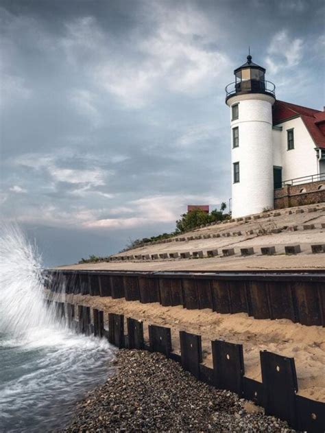 discover  magic  point betsie lighthouse history beauty