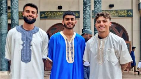 Pakistani Overseas Football Stars Offer Jumma Prayers Wearing Thobes In