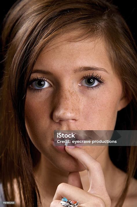 Teen Girl Retratos Foto De Stock Y Más Banco De Imágenes De Adolescente Adolescente Adulto