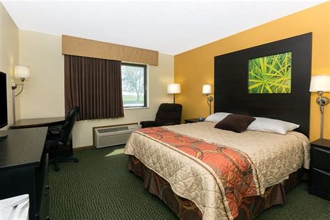 SUPER 8 BY WYNDHAM PERRY IA - Prices & Motel Reviews (Iowa)