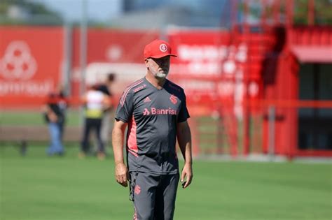 Primeiro Pelo Inter Mano Menezes Disputar Seu S Timo Grenal Na Carreira