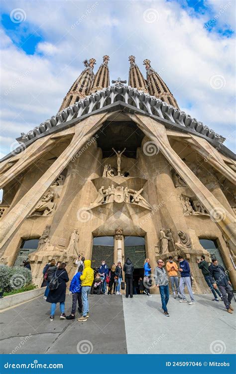 Catedral De Sagrada Familia Em Barcelona Espanha Foto Editorial