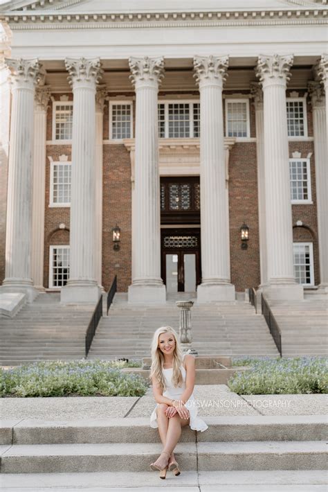 College Senior Portraits In Dallas Texas Smu Graduate Photos Hannah