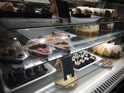 Morgantown Edition: Apple Annie's Bakery & Restaurant - Candace Lately