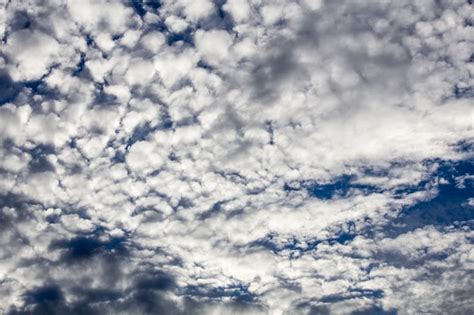 El Cielo Despu S De Una Tormenta Cielo Azul En Las Nubes Foto Premium