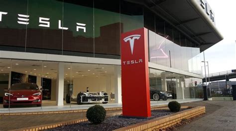 London Now Is Home To Tesla S Biggest European Showroom Tesla London