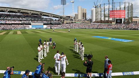 Ashes Stuart Broad Receives Guard Of Honour From Australian Team