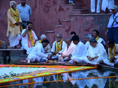 Colors Flowers And Water Are Attracting People Artists Performed Art