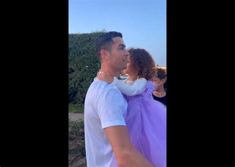 Foto Cristiano Ronaldo Ficou Surpreso O Presente Que Ganhou De