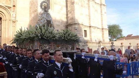 Alcal Se Ech A La Calle Para Acompa Ar A La Virgen Del Val En Su