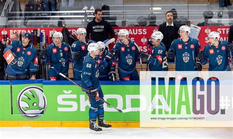 Swiss Players Cheer With Fabrice Herzog EV Zug 68 Whose Goal To 3 1 EV