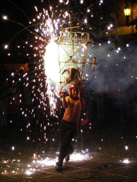 Niño con su torito de luces en Contepec Pinturas mexicanas Paisajes