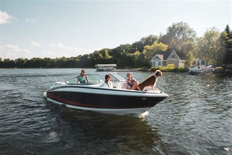 Bowriders: What is a Bowrider Boat? - Boatsetter