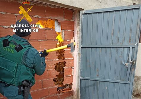 La Operaci N De La Guardia Civil En El Barrio De El Puente Se Sald Con