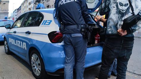 Quasi Trecento Persone Controllate Dalla Polizia In Zona Stazione Nell