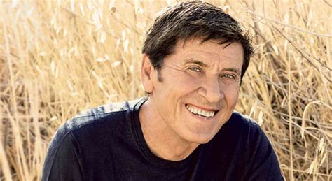 Gianni Morandi Sanremo 2024 età moglie figli canzoni meme