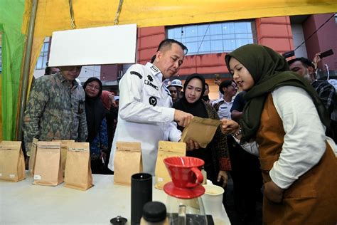 Pj Gubernur Sumut Mengajak Pelaku Usaha Kopi Tingkatkan Hilirisasi