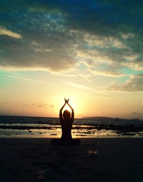 Amandas Yoga: 3 Minute Lotus Mudra Meditation