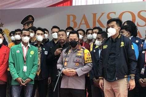 Kapolri Bagikan Ribu Paket Sembako Bersama Mahasiswa Dan Organisasi