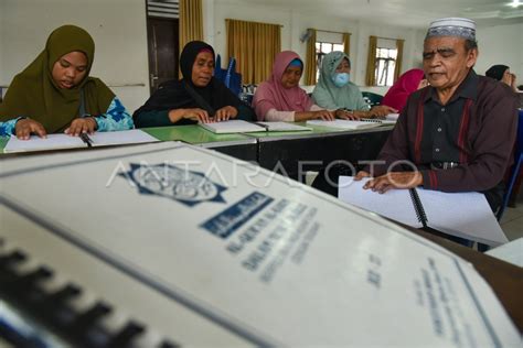 Tadarus Penyandang Tuna Netra Di Medan ANTARA Foto