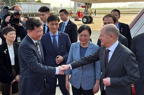 Scholz Begins China Visit Facing Tough Economic Balancing Act Read