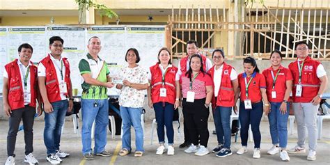 Dswd Distributes P M Assistance In San Carlos