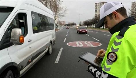 Trafik Ceza Puanlar Nereden Bak L R El Konulan Ehliyet Geri Nas L