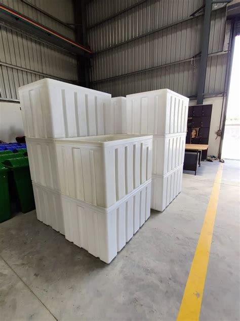 White And Black Nextgen Plastic Laundry Carts For Hotelshospitals And