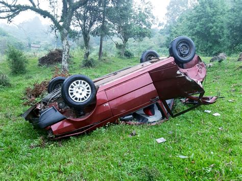 Capotamento Deixa Uma Pessoa Ferida No Interior De Garibaldi Portal