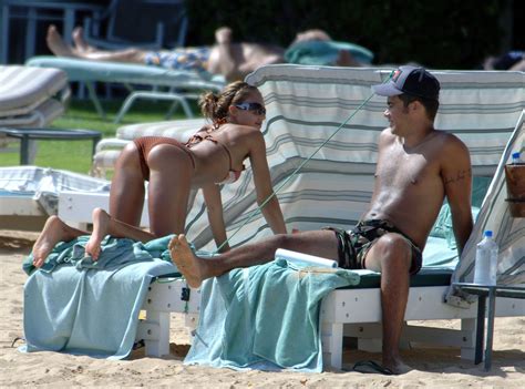 Naked Jessica Alba In Beach Babes